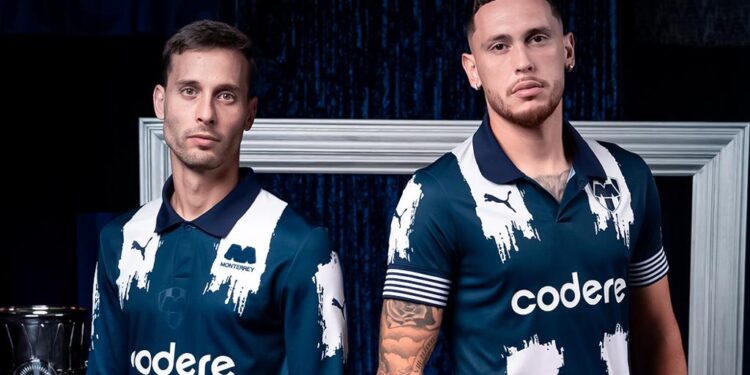 PRESENTA RAYADOS NUEVA PIEL PARA MUNDIAL DE CLUBES; RETOMAN DISEÑO DE JERSEY DE LOS 90. 1 PRESENTA RAYADOS NUEVA PIEL PARA MUNDIAL DE CLUBES; RETOMAN DISEÑO DE JERSEY DE LOS 90.