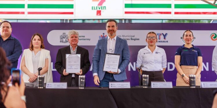 ACUERDA ADRIÁN HACER DE TIENDAS 7-ELEVEN PUNTOS SEGUROS PARA MUJERES.