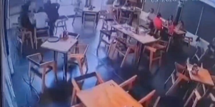 INTENTAN EJECUTAR A VIUDA DE CARMONA EN RESTAURANTE DE VICTORIA.