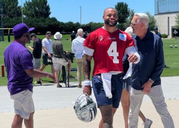 DAK PRESCOTT AFIRMA ESTAR CASI LISTO PARA REGRESO CON DALLAS COWBOYS