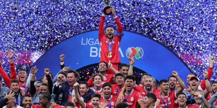 ROMPE TOLUCA SEQUÍA DE 15 AÑOS; VENCE AL AMÉRICA Y ES CAMPEÓN DEL CLAUSURA 2025. 1 ROMPE TOLUCA SEQUÍA DE 15 AÑOS; VENCE AL AMÉRICA Y ES CAMPEÓN DEL CLAUSURA 2025.
