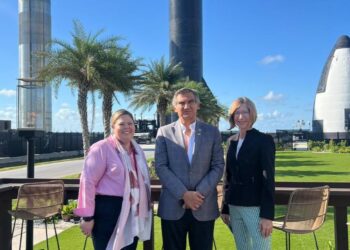 BUSCA AMÉRICO DISIPAR VERSIONES DE CANCELACIÓN DE VISA; ESTARÍA GOBERNADOR DE TAMAULIPAS PRESENTE EN LANZAMIENTO DE SPACEX.