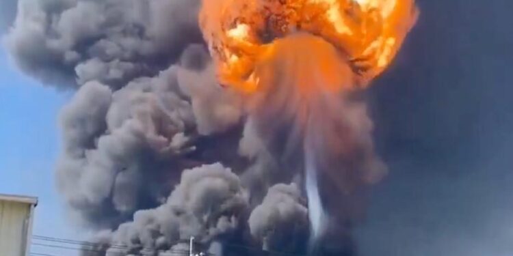 EXPLOSIÓN EN PLANTA QUÍMICA DE CHINA DEJA AL MENOS 5 MUERTOS; HAY 19 HERIDOS Y 6 DESAPARECIDOS.
