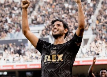 CARLOS VELA SE DESPIDE DEL FÚTBOL PROFESIONAL