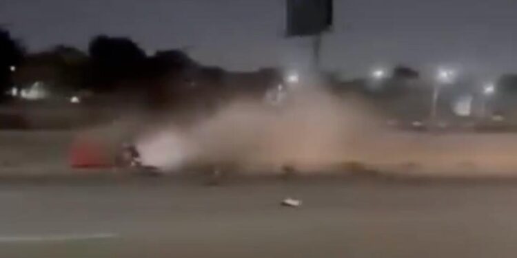 MOTOCICLISTA SE ESTRELLA CONTRA MURO DE CONCRETO EN RODADA CLANDESTINA Y QUEDA GRAVEMENTE HERIDO EN BULEVAR MIGUEL DE LA MADRID. 1 MOTOCICLISTA SE ESTRELLA CONTRA MURO DE CONCRETO EN RODADA CLANDESTINA Y QUEDA GRAVEMENTE HERIDO EN BULEVAR MIGUEL DE LA MADRID.