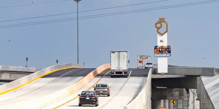 ENTREGA SAMUEL DISTRIBUIDORES VIALES EN LA GLORIA-COLOMBIA Y AUTOPISTA MONTERREY-LAREDO; MEJORAN SEGURIDAD Y FLUIDEZ DE RUTA ESTRATÉGICA. 1 ENTREGA SAMUEL DISTRIBUIDORES VIALES EN LA GLORIA-COLOMBIA Y AUTOPISTA MONTERREY-LAREDO; MEJORAN SEGURIDAD Y FLUIDEZ DE RUTA ESTRATÉGICA.