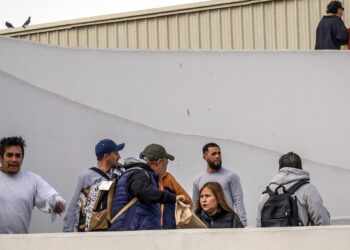 EE.UU. PAGA 1,000 DÓLARES A QUIEN SE AUTODEPORTE