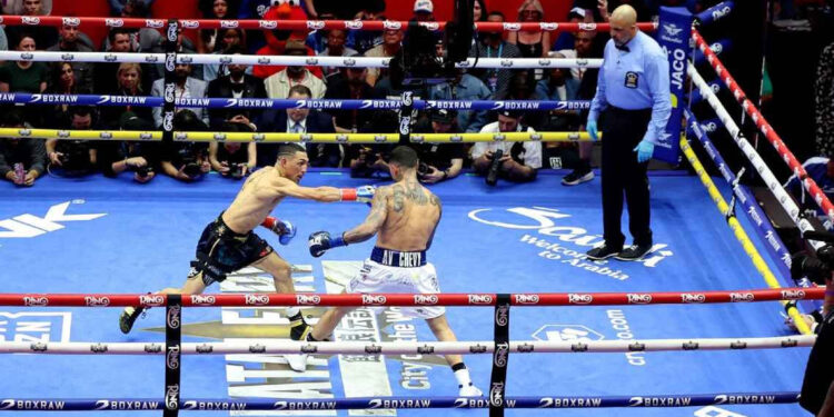TEÓFIMO LÓPEZ DOMINA EN TIMES SQUARE Y DEFIENDE SU TÍTULO MUNDIAL ANTE ARNOLD BARBOZA 1 TEÓFIMO LÓPEZ DOMINA EN TIMES SQUARE Y DEFIENDE SU TÍTULO MUNDIAL ANTE ARNOLD BARBOZA