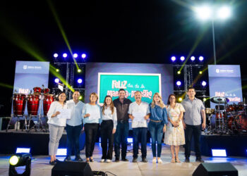 RECONOCE RAÚL CANTÚ A MAESTROS DE SALINAS VICTORIA; ARMAN FIESTA CON ‘LA LEYENDA’ Y RIFA DE VIAJES A PLAYAS