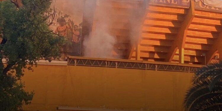 FLAMAZO EN ESTADIO UNIVERSITARIO DEJA DOS LESIONADOS PREVIO AL TIGRES VS TOLUCA 1 FLAMAZO EN ESTADIO UNIVERSITARIO DEJA DOS LESIONADOS PREVIO AL TIGRES VS TOLUCA