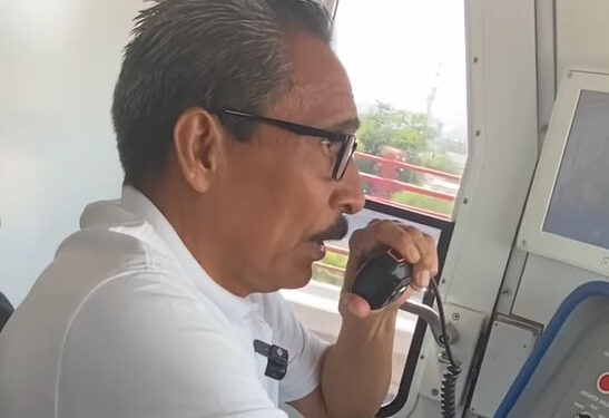 DESPIDEN USUARIOS ENTRE APLAUSOS A OPERADOR DEL METRO EN ÚLTIMO RECORRIDO TRAS 31 AÑOS DE SERVICIO 1 DESPIDEN USUARIOS ENTRE APLAUSOS A OPERADOR DEL METRO EN ÚLTIMO RECORRIDO TRAS 31 AÑOS DE SERVICIO