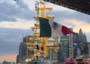 CHOCA BUQUE DE LA ARMADA DE MÉXICO CONTRA PUENTE EN NY