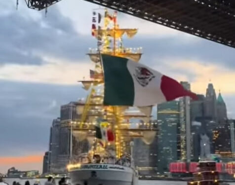 CHOCA BUQUE DE LA ARMADA DE MÉXICO CONTRA PUENTE EN NY