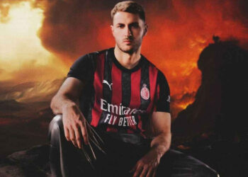 SANTI GIMÉNEZ APARECE EN CAMPAÑA DEL MILAN CON NUEVO UNIFORME DIABÓLICO