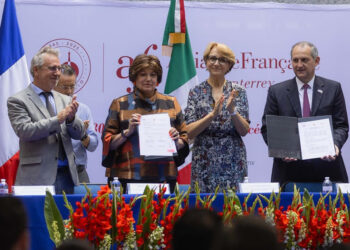 ENSEÑARÁN FRANCÉS A MAESTROS DE NL; FIRMA ESTADO CONVENIO PARA FORTALECER ENSEÑANZA EN ESCUELAS NORMALES