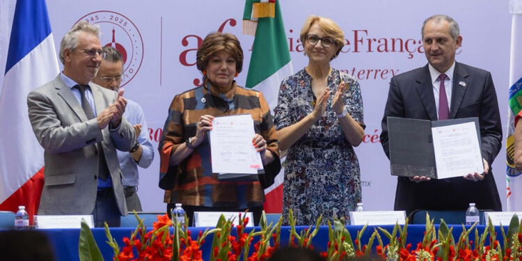 ENSEÑARÁN FRANCÉS A MAESTROS DE NL; FIRMA ESTADO CONVENIO PARA FORTALECER ENSEÑANZA EN ESCUELAS NORMALES 1 ENSEÑARÁN FRANCÉS A MAESTROS DE NL; FIRMA ESTADO CONVENIO PARA FORTALECER ENSEÑANZA EN ESCUELAS NORMALES