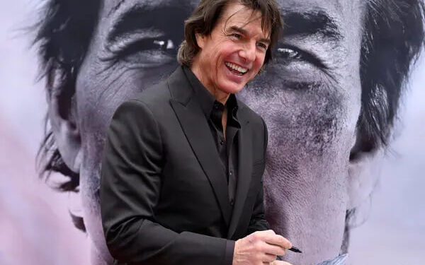 TOM CRUISE ELOGIA A KEANU REEVES: “¡ME QUITO EL SOMBRERO, TÍO!” 1 TOM CRUISE ELOGIA A KEANU REEVES: “¡ME QUITO EL SOMBRERO, TÍO!”