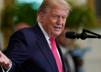 TRUMP FIRMA ACUERDO CON CHINA PERO EVITA DETALLES CLAVE