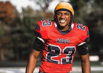 ESTRELLA DEL FÚTBOL AMERICANO ASESINADO A LOS 16