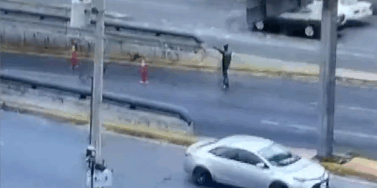 EMPLEADO MUNICIPAL RESULTA GRAVEMENTE HERIDO TRAS SER ATROPELLADO EN MONTERREY 1 EMPLEADO MUNICIPAL RESULTA GRAVEMENTE HERIDO TRAS SER ATROPELLADO EN MONTERREY