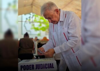 REAPARECE AMLO PARA VOTAR EN ELECCIÓN DEL PODER JUDICIAL; ASEGURA EX MANDATARIO QUE MÉXICO TIENE A LA MEJOR PRESIDENTA DEL MUNDO.