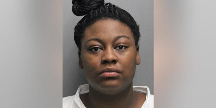 MADRE ACUSADA DE APUÑALAR A SUS TRES HIJOS EN CHICAGO 1 MADRE ACUSADA DE APUÑALAR A SUS TRES HIJOS EN CHICAGO