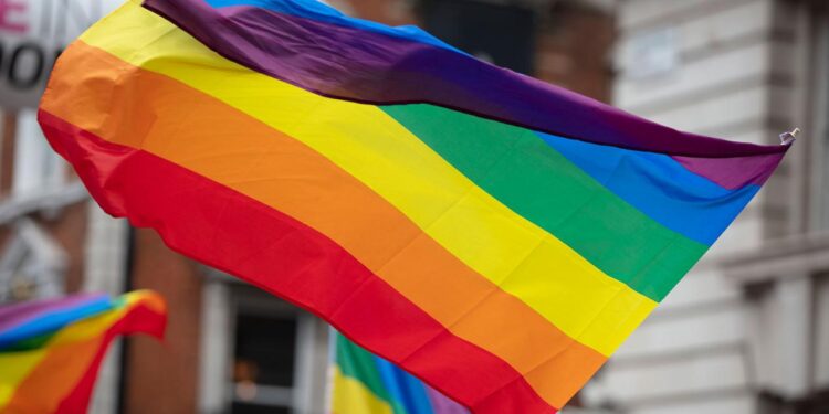 ARTISTAS EXIGEN FONDO FEDERAL PARA PROTEGER A LA JUVENTUD LGBTQ+ 1 ARTISTAS EXIGEN FONDO FEDERAL PARA PROTEGER A LA JUVENTUD LGBTQ+