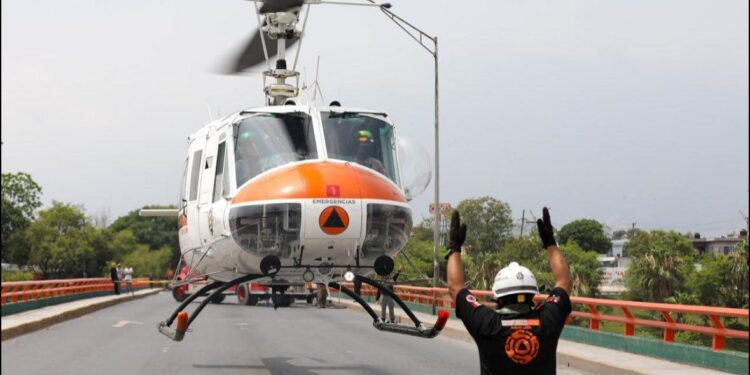 DESPLIEGAN PROTECCIÓN CIVIL DEL ESTADO Y DE GUADALUPE OPERATIVO AÉREO Y TERRESTRE PARA SALVAR VIDAS. 1 DESPLIEGAN PROTECCIÓN CIVIL DEL ESTADO Y DE GUADALUPE OPERATIVO AÉREO Y TERRESTRE PARA SALVAR VIDAS.