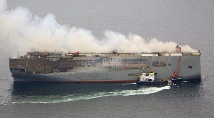 INCENDIO EN BARCO DE VEHÍCULOS CHINOS DESTINADOS A MÉXICO 1 INCENDIO EN BARCO DE VEHÍCULOS CHINOS DESTINADOS A MÉXICO