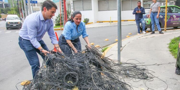 RETIRAN MONTERREY Y EMPRESAS CASI 200 KILÓMETROS DE CABLES EN DESUSO.