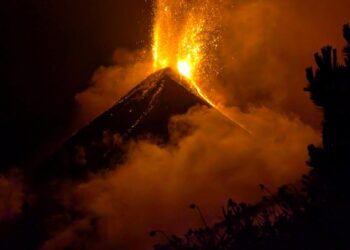 FINALIZA ERUPCIÓN DEL VOLCÁN DE FUEGO CASI 800 PERSONAS FUERON EVACUADAS