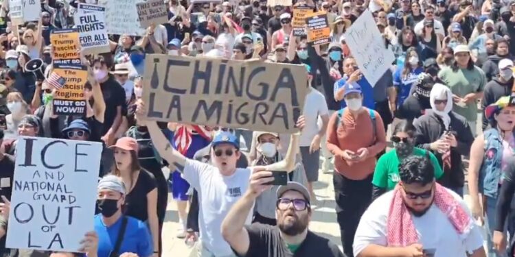 CRECE TENSIÓN EN LOS ANGELES POR PROTESTAS CONTRA REDADAS; TRUMP LLAMA A MIGRANTES ILEGALES Y CRIMINALES. 1 CRECE TENSIÓN EN LOS ANGELES POR PROTESTAS CONTRA REDADAS; TRUMP LLAMA A MIGRANTES ILEGALES Y CRIMINALES.