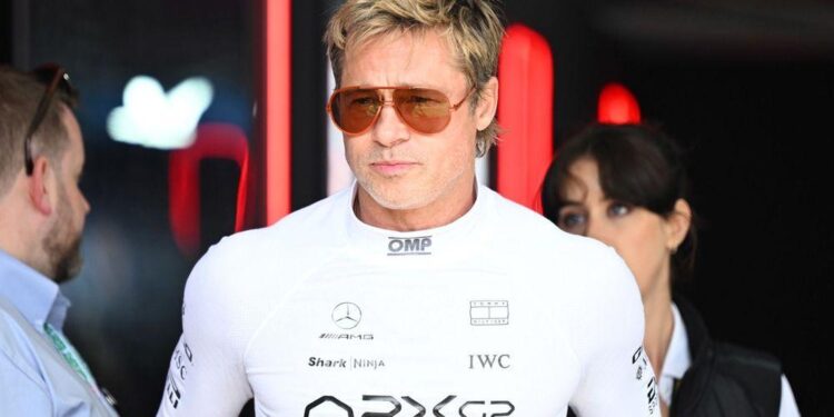 BRAD PITT HACE FÓRMULA 1 CON LA FIRMA DE LEWIS HAMILTON