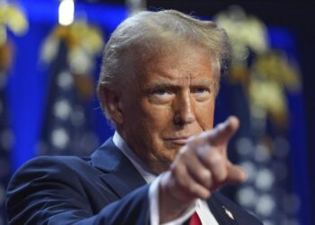 TRUMP LOGRA RESPALDO JUDICIAL PARA MANTENER ARANCELES