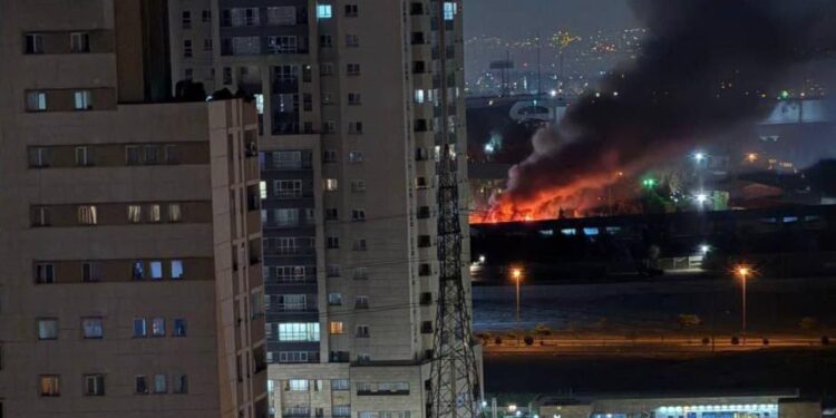 ISRAEL ATACA A IRÁN Y SE PREPARA PARA REPRESALIAS