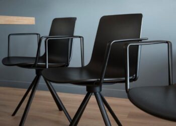 LEY SILLA ENTRA EN VIGOR; EMPRESAS DEBERÁN PROVEER ASIENTOS O SERÁN MULTADAS