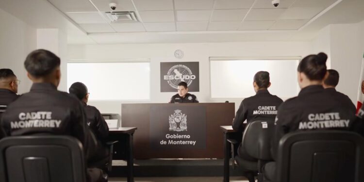 SUBEN HASTA 33% SUELDOS A POLICÍAS Y TRÁNSITOS DE MONTERREY. 1 SUBEN HASTA 33% SUELDOS A POLICÍAS Y TRÁNSITOS DE MONTERREY.