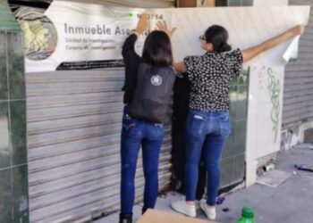 ASEGURA FISCALÍA MAQUINITAS, CAJAS FUERTES ¡Y HASTA INODOROS!; CATEAN SEIS LOCALES COMERCIALES EN JUÁREZ Y ALLENDE, EN CENTRO DE MONTERREY