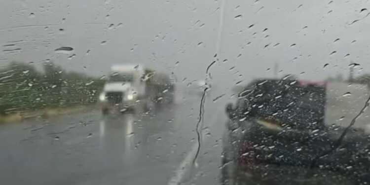 ¡AGUAS! COMIENZA LA LLUVIA EN ÁREA METROPOLITANA 1 ¡AGUAS! COMIENZA LA LLUVIA EN ÁREA METROPOLITANA