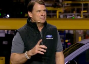 FORD ALERTA: CHINA PODRÍA PARALIZAR LA INDUSTRIA AUTOMOTRIZ