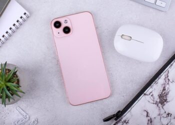 POR QUÉ DEJAR TU CELULAR BOCA ABAJO ES UNA BUENA IDEA