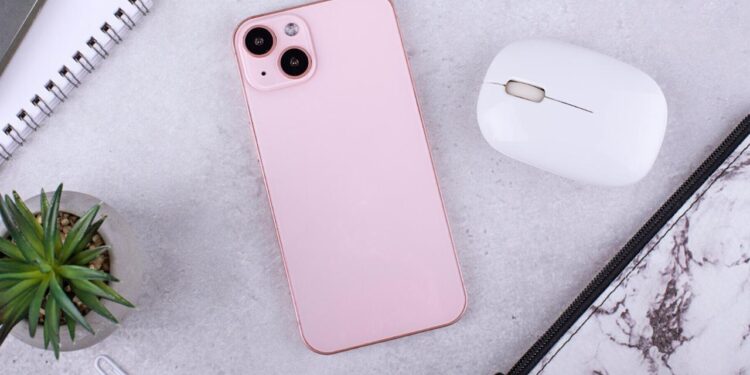 POR QUÉ DEJAR TU CELULAR BOCA ABAJO ES UNA BUENA IDEA 1 POR QUÉ DEJAR TU CELULAR BOCA ABAJO ES UNA BUENA IDEA