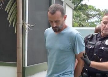 PADRE OLVIDA A SU HIJO EN AUTO Y MUERE POR GOLPE DE CALOR