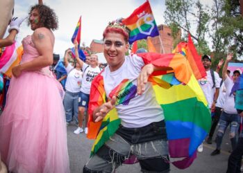 CELEBRA COMUNIDAD LGBTTTIQ+ DIVERSIDAD CON MARCHA Y MATRIMONIOS IGUALITARIOS COLECTIVOS.