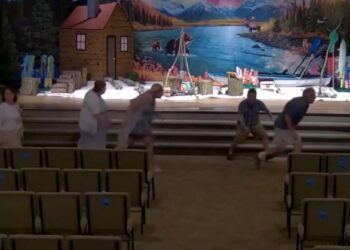 ABATEN A TIRADOR EN IGLESIA DE MICHIGAN Y EVITAN MASACRE