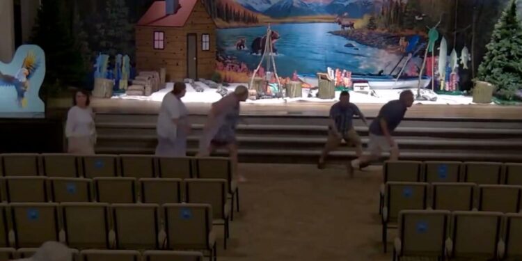 ABATEN A TIRADOR EN IGLESIA DE MICHIGAN Y EVITAN MASACRE