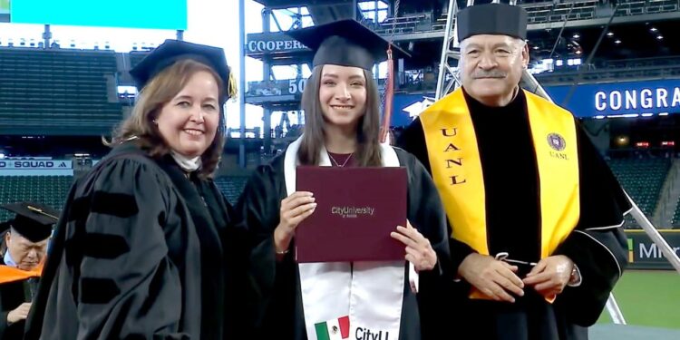 LOGRAN ALUMNOS DE LA UANL DOBLE TITULACIÓN EN SEATTLE; CENTENAR DE ESTUDIANTES SE GRADÚAN EN PLANES CON RECONOCIMIENTO INTERNACIONAL. 1 LOGRAN ALUMNOS DE LA UANL DOBLE TITULACIÓN EN SEATTLE; CENTENAR DE ESTUDIANTES SE GRADÚAN EN PLANES CON RECONOCIMIENTO INTERNACIONAL.