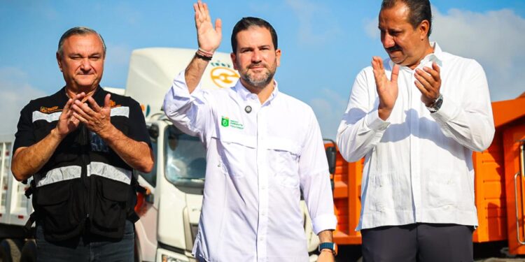 INICIA ESTADO LIMPIEZA DE TIRADERO EN LAS SABINITAS; RETIRAN BASURA COMO PARTE DEL SANEAMIENTO DEL RÍO SANTA CATARINA. 1 INICIA ESTADO LIMPIEZA DE TIRADERO EN LAS SABINITAS; RETIRAN BASURA COMO PARTE DEL SANEAMIENTO DEL RÍO SANTA CATARINA.