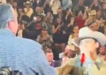 NODAL Y AGUILAR UNEN VOCES; MOMENTO FAMILIAR CAUSA FUROR EN QUERÉTARO