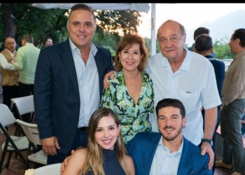 ‘SEGUIMOS FIRMES'.- NAVARRO PRESUME SECRETARIO GENERAL DE GOBIERNO EN REDES FOTO CON EL GOBERNADOR ANTE RUMORES DE SU SALIDA DEL GABINETE ESTATAL. 1 ‘SEGUIMOS FIRMES’.- NAVARRO PRESUME SECRETARIO GENERAL DE GOBIERNO EN REDES FOTO CON EL GOBERNADOR ANTE RUMORES DE SU SALIDA DEL GABINETE ESTATAL.
